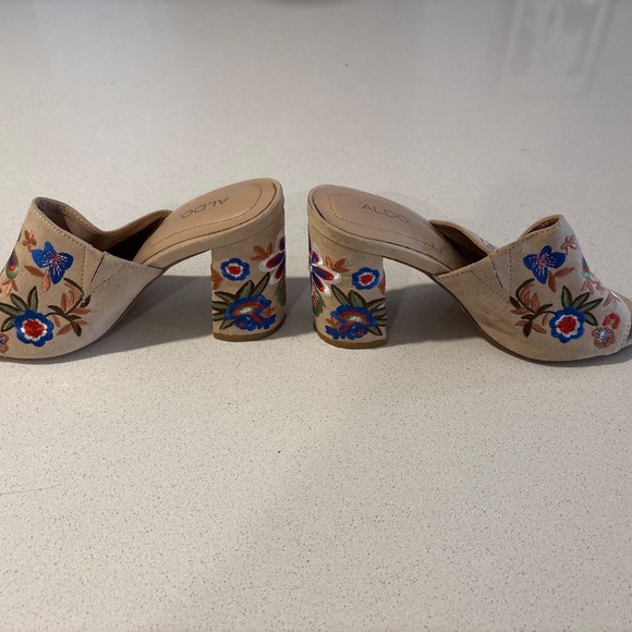 Aldo Floral Heels - Picture 2 of 3